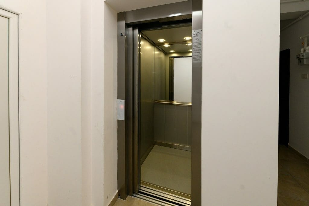 Garsonieră Titan Apartments